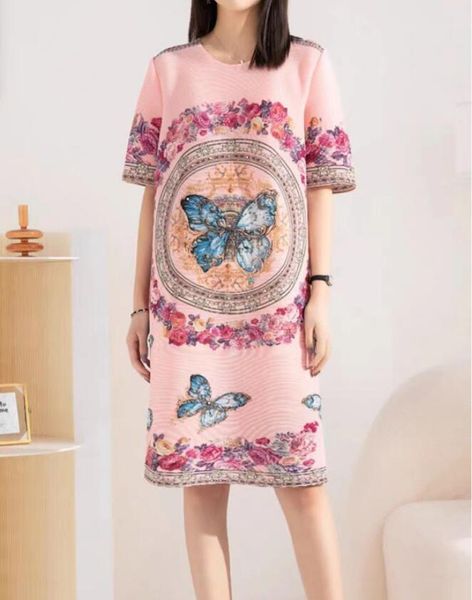 luxury issey2023 new butterfly blue and white porcelain print beaded round neck short sleeve pleated dress, Black;gray
luxury issey2023 new butterfly blue and white porcelain print beaded round neck short sleeve pleated dress, Black;gray