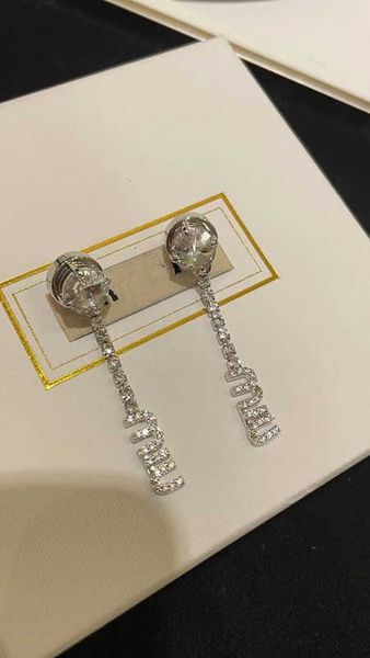 

Top Designer MiuMiu Fashion Pendant New Silver Needle Ear Studs Women's French Light Luxury Advanced Sense Shihua Diamond Earrings Women's Accessories Jewelry