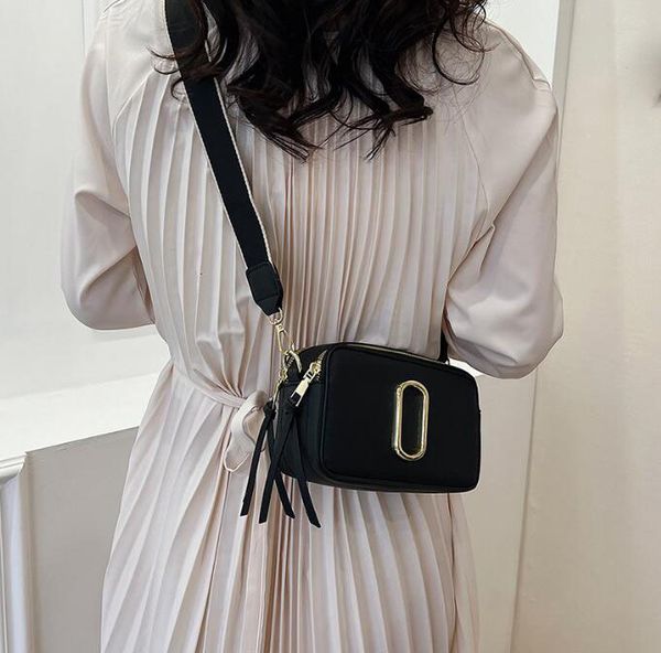 designer women bags new 2023 contrast color small square bag trend letter single shoulder messenger bags m00821, Red;black
designer women bags new 2023 contrast color small square bag trend letter single shoulder messenger bags m00821, Red;black