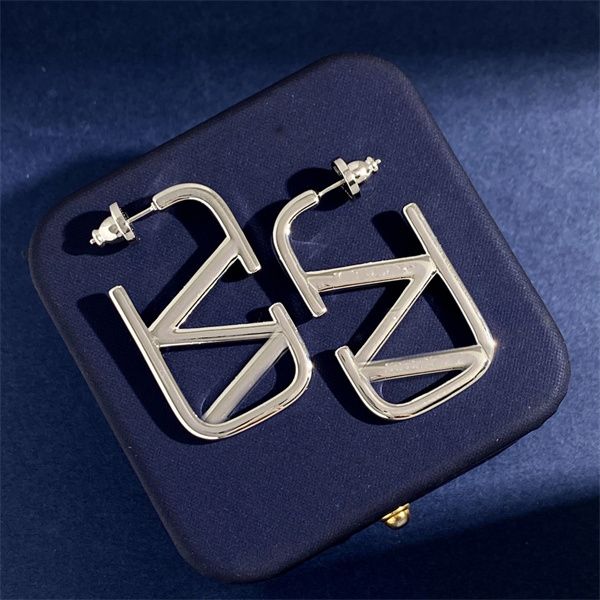 luxury gold stud earring letter v logo brand woman hoop earing designer valentinolies jewelry pearl earrings 6743, Golden;silver
luxury gold stud earring letter v logo brand woman hoop earing designer valentinolies jewelry pearl earrings 6743, Golden;silver