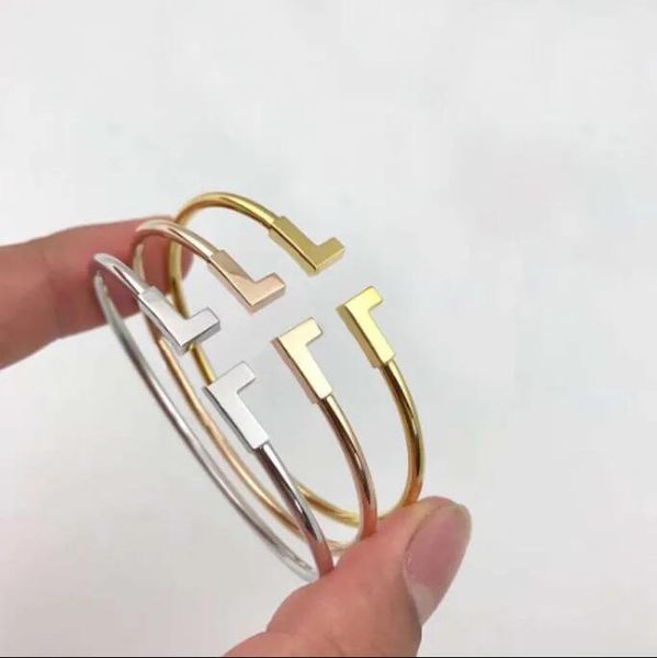 bracelet designer jewelry t family's same style bracelet women's white shell bare body with diamond moissanite chain luxury bracel, Black
bracelet designer jewelry t family's same style bracelet women's white shell bare body with diamond moissanite chain luxury bracel, Black