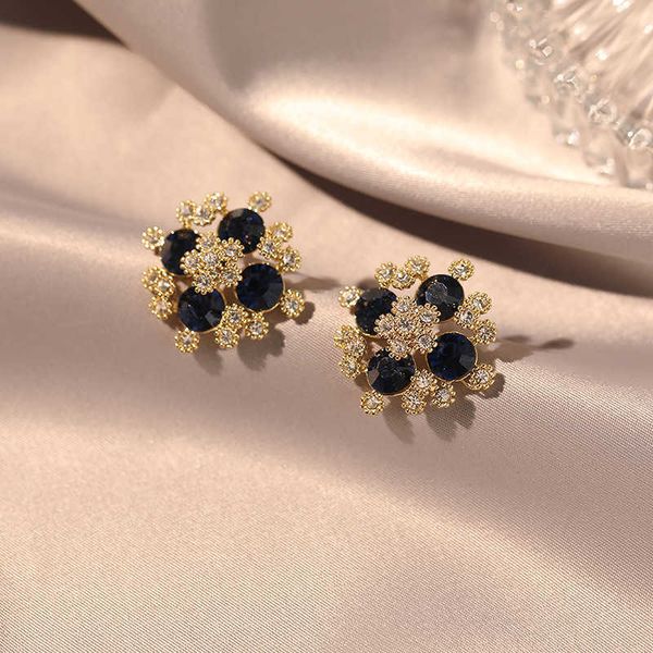 small fragrance style design earrings for women with high grade feeling full diamond snow zircon earrings small style s925 silver needle ear, Black
small fragrance style design earrings for women with high grade feeling full diamond snow zircon earrings small style s925 silver needle ear, Black