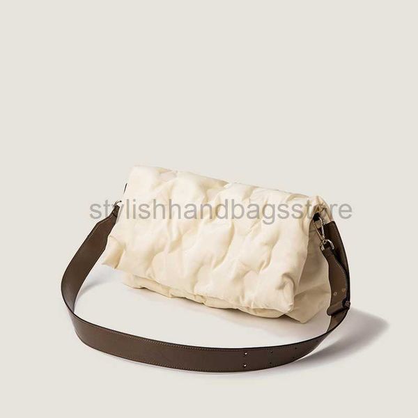 designer bagtote mediow handbag luxury women's 2023 new nylon material cotton fill pleated style space horizontal body handbag stylishh
designer bagtote mediow handbag luxury women's 2023 new nylon material cotton fill pleated style space horizontal body handbag stylishh