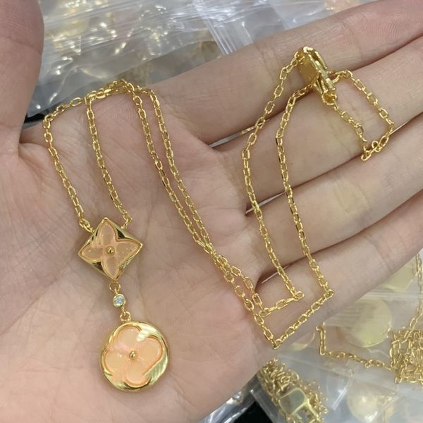 various luxury trendy designer elegant bracelet luis fashion women's letter pendant clover bracelet wedding vuttonity special design je, Golden;silver
various luxury trendy designer elegant bracelet luis fashion women's letter pendant clover bracelet wedding vuttonity special design je, Golden;silver