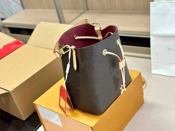 23 new luxury design fashion women's classic mini bucket bag soft leather diamond hardware retro versatile one shoulder crossbody bag
23 new luxury design fashion women's classic mini bucket bag soft leather diamond hardware retro versatile one shoulder crossbody bag