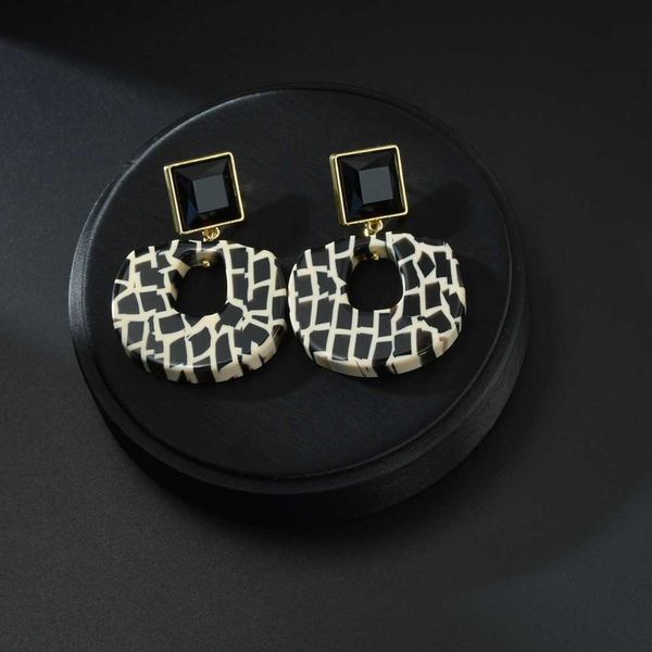 exaggerated atmosphere black and white earrings stylish round face slimming earrings simple and high-end personality versatile earrings new, Golden
exaggerated atmosphere black and white earrings stylish round face slimming earrings simple and high-end personality versatile earrings new, Golden