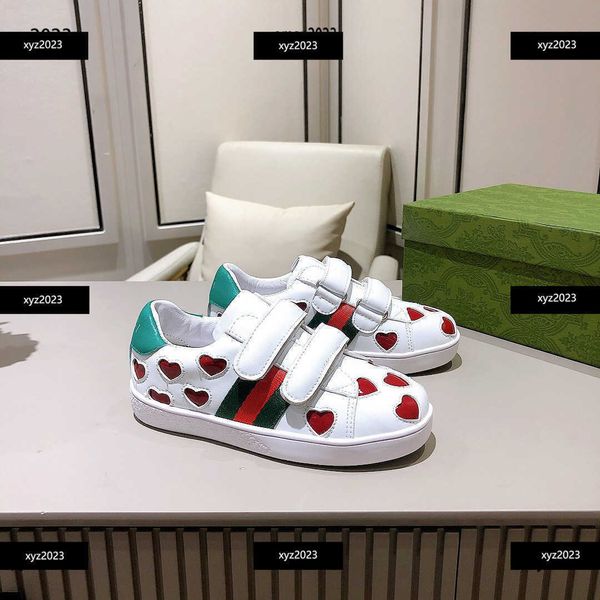 23ss kids casual shoe hollow out red heart decoration child sneakers baby shoes new arrival shoe box children sports shoes, Black;red
23ss kids casual shoe hollow out red heart decoration child sneakers baby shoes new arrival shoe box children sports shoes, Black;red