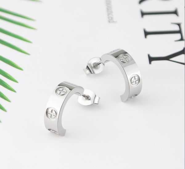 2023 luxury designer circle simple silver plated new fashion hoop earring for woman, Golden;silver 
2023 luxury designer circle simple silver plated new fashion hoop earring for woman, Golden;silver