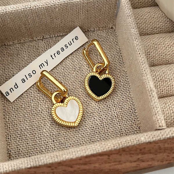 black and white double-sided love lock earrings french high-end fashion commuter earrings exquisite versatile earrings, Golden
black and white double-sided love lock earrings french high-end fashion commuter earrings exquisite versatile earrings, Golden
