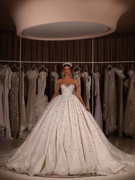 2023 luxury arabic ball gown wedding dresses sweetheart sleeveless silver crystal beaded plus size formal bridal gowns sweep train, White
2023 luxury arabic ball gown wedding dresses sweetheart sleeveless silver crystal beaded plus size formal bridal gowns sweep train, White