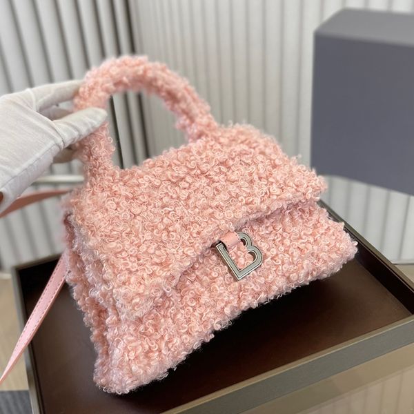 designer bag lamb wool crossbody bags hourglass handbag fashion tote bag luxurys shoulder messenger handbags winter new purse ladies wallet
designer bag lamb wool crossbody bags hourglass handbag fashion tote bag luxurys shoulder messenger handbags winter new purse ladies wallet
