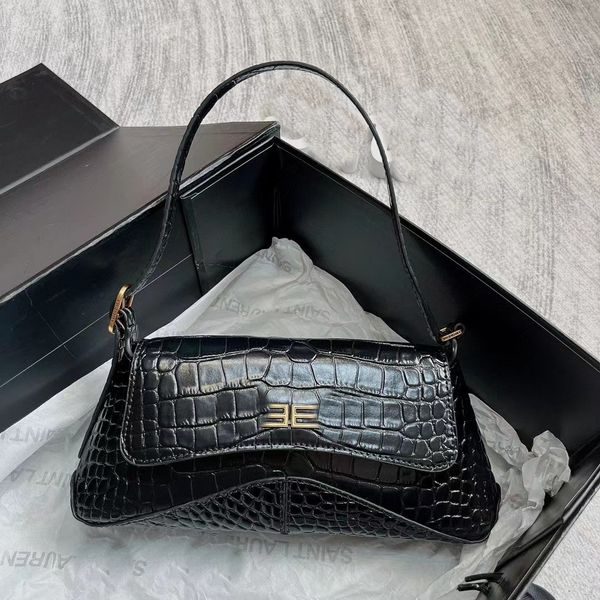 b family 2023xx series underarm bag shoulder bag design sense bag type shoulder messenger bag leather and metal logo with retro bb hardware
b family 2023xx series underarm bag shoulder bag design sense bag type shoulder messenger bag leather and metal logo with retro bb hardware