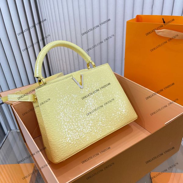 23ss womens luxurys designers totes bag handbags capucines bb shouder patent leather crossbody women handbag pouch purse original metal mess
23ss womens luxurys designers totes bag handbags capucines bb shouder patent leather crossbody women handbag pouch purse original metal mess