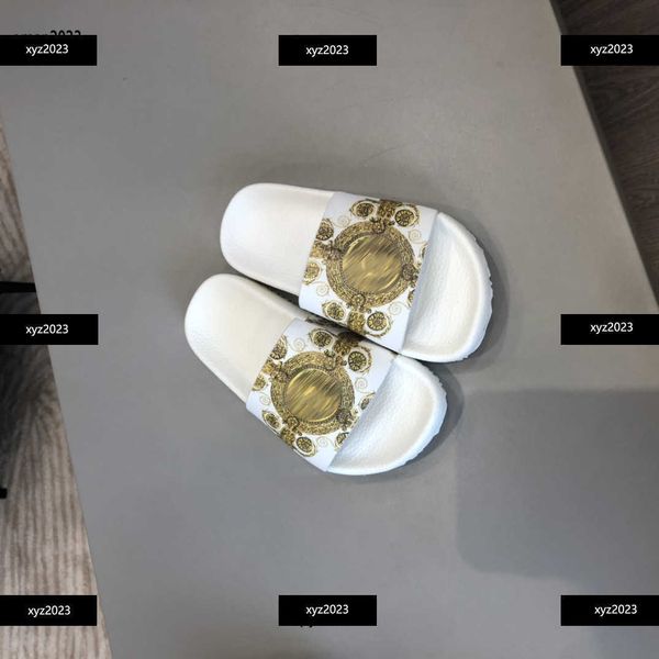 23ss kids sandals gold pattern printing girl slippers child fashion shoes summer baby slides box packaging size 26-35 #multiple product, Black;grey
23ss kids sandals gold pattern printing girl slippers child fashion shoes summer baby slides box packaging size 26-35 #multiple product, Black;grey