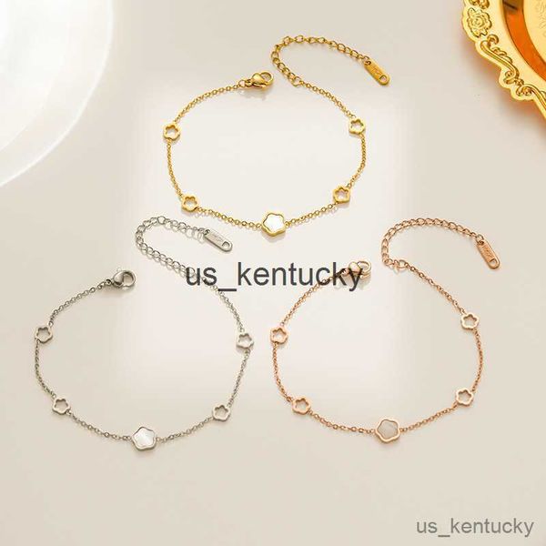 charm bracelets 2023 cute daisy flower charm bracelet for women stainless steel white shell five flowers bracelet jewelry gift r230821, Golden;silver
charm bracelets 2023 cute daisy flower charm bracelet for women stainless steel white shell five flowers bracelet jewelry gift r230821, Golden;silver