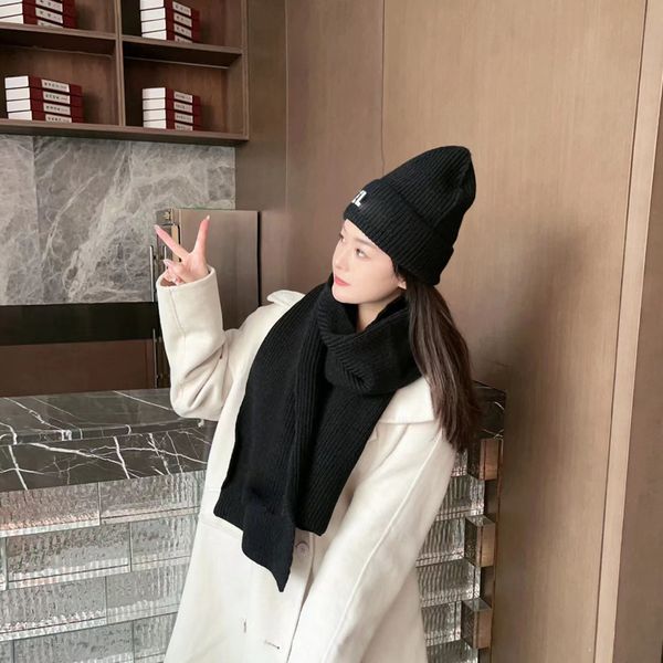 designer's new classic suit hat hat and scarf knitted feel soft warm comfortable simple suit hat, Blue;gray
designer's new classic suit hat hat and scarf knitted feel soft warm comfortable simple suit hat, Blue;gray