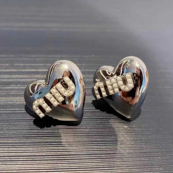 r miumiu fashion earrings three-dimensional letters pearls love earrings small and luxurious temperament earrings valentine's day acces, Golden
r miumiu fashion earrings three-dimensional letters pearls love earrings small and luxurious temperament earrings valentine's day acces, Golden