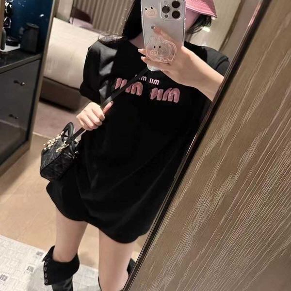 new23ss summer new three-dimensional embroidery furry letter crewneck short sleeve t-shirt cotton comfortable all-fit top, White 
new23ss summer new three-dimensional embroidery furry letter crewneck short sleeve t-shirt cotton comfortable all-fit top, White
