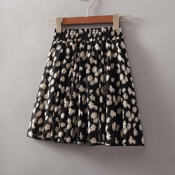 little daisy chiffon short skirt umbrella womens summer anti revealing half length high waist floral, Black
little daisy chiffon short skirt umbrella womens summer anti revealing half length high waist floral, Black