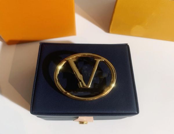 2022 v brand designer european and american trend ed letter jewelry brooch retro suit jacket accessories elegant lady5232190, Gray
2022 v brand designer european and american trend ed letter jewelry brooch retro suit jacket accessories elegant lady5232190, Gray