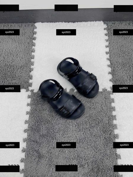 23ss kids shoes summer fashion products designer kids sandals classics letter printing slippers box packaging children's size 26-35, Black;red
23ss kids shoes summer fashion products designer kids sandals classics letter printing slippers box packaging children's size 26-35, Black;red