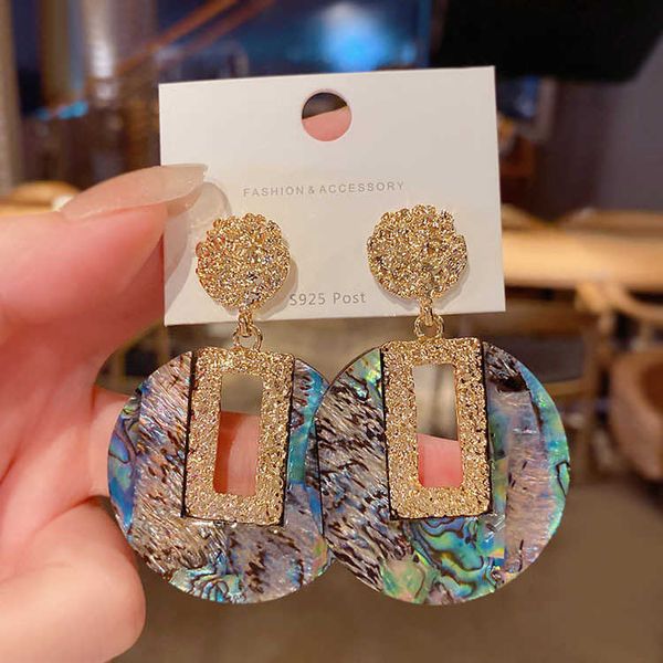 luxury and luxurious natural shell texture earrings with exaggerated temperament unique design and earrings for niche audiences, Golden
luxury and luxurious natural shell texture earrings with exaggerated temperament unique design and earrings for niche audiences, Golden