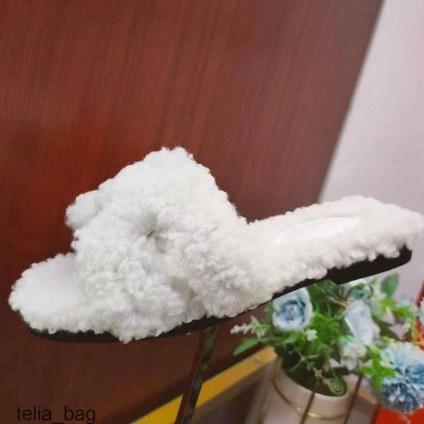 mop slippers designer winter furry bear sandal oran dsigner slipper shoes hermzs emma teddy bear fur one word for women 2023 color matching
mop slippers designer winter furry bear sandal oran dsigner slipper shoes hermzs emma teddy bear fur one word for women 2023 color matching
