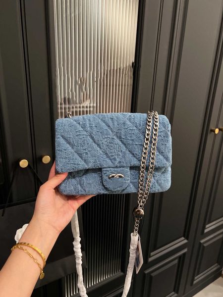 summer designer double c one shoulder bag denim bag camellia pattern classic clamshell bag silver chain tote crossbody bag purse
summer designer double c one shoulder bag denim bag camellia pattern classic clamshell bag silver chain tote crossbody bag purse