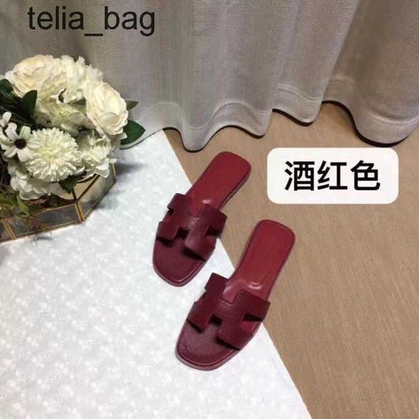 bear baida hermzs summer sandal shoes oran women's slippers 2023 designer slipper color matching leather flat sandals for tourism litch
bear baida hermzs summer sandal shoes oran women's slippers 2023 designer slipper color matching leather flat sandals for tourism litch
