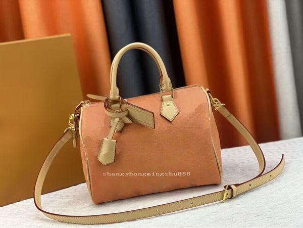 luxury women's shoulder bag have safety locks hardware luggage tags key tags soft leather casual large bag fashion tote bag messenger b
luxury women's shoulder bag have safety locks hardware luggage tags key tags soft leather casual large bag fashion tote bag messenger b