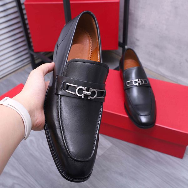 2023 gentlemen dress shoes business suit flats genuine leather mens brand casual loafers party wedding oxfords size 38-44, Black
2023 gentlemen dress shoes business suit flats genuine leather mens brand casual loafers party wedding oxfords size 38-44, Black