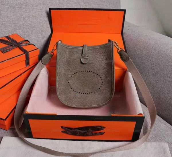 2024 quality genuine leather famous bag hobo women's men handbags tote cross body luxury designer fashion totes wallet card pockets han
2024 quality genuine leather famous bag hobo women's men handbags tote cross body luxury designer fashion totes wallet card pockets han