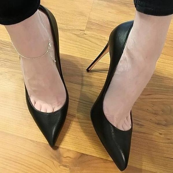 red-bottoms heels women shoes designer high glitter rivets triple black nude pink white purple violet patent leather suede fashion party wed
red-bottoms heels women shoes designer high glitter rivets triple black nude pink white purple violet patent leather suede fashion party wed