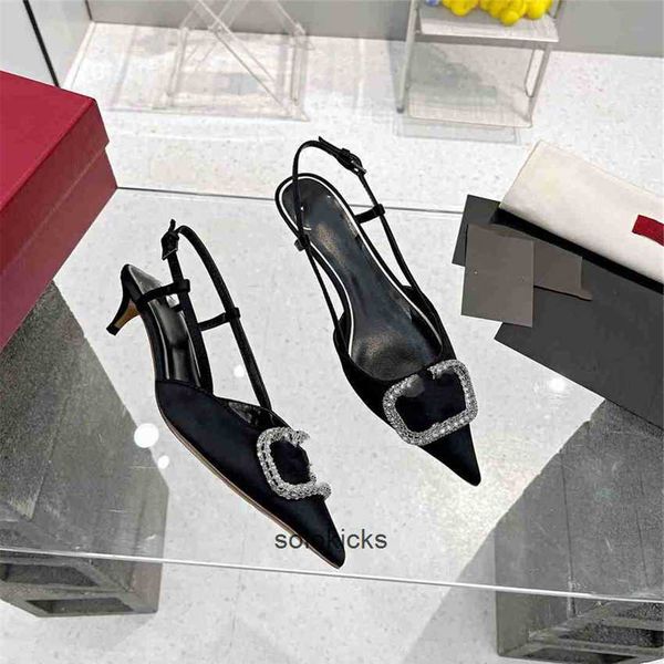 casual valentinolies buckle wedding sandals 03-03 fashion heel metal dress letter designer party business shoes flat shoes women b83m leathe, Black
casual valentinolies buckle wedding sandals 03-03 fashion heel metal dress letter designer party business shoes flat shoes women b83m leathe, Black