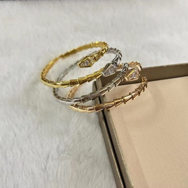 High Quality Silver 925 Women's Snake Pattern Full Hollow Head and Tail Inlaid with Diamond Brand Boutique Treasure Home Bracelet Party Birthday Gift
High Quality Silver 925 Women's Snake Pattern Full Hollow Head and Tail Inlaid with Diamond Brand Boutique Treasure Home Bracelet Party Birthday Gift