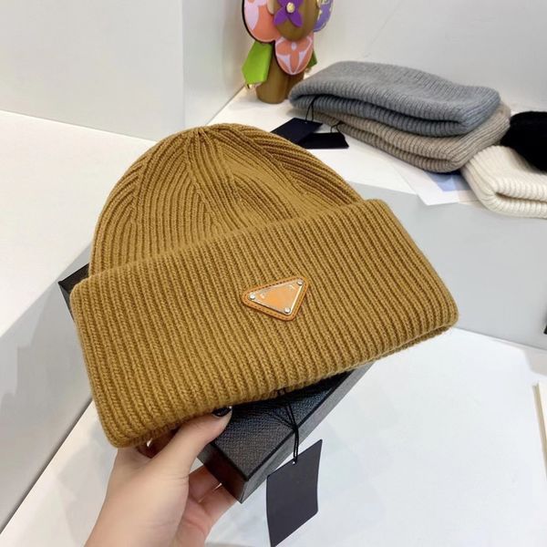 fashion designer brand knitted hat men's and women's winter bonnet hat classic metal inverted triangle knitted hat outdoor thermal, Blue;gray
fashion designer brand knitted hat men's and women's winter bonnet hat classic metal inverted triangle knitted hat outdoor thermal, Blue;gray