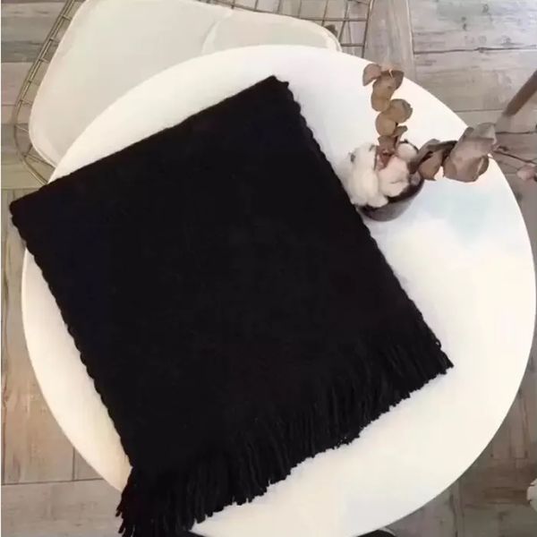 Echarpe 2024 Scarf echarpe Wool Scarves Winter Cashmere Scarf Men Women High End Designer Classic Oversized Big Letter Pattern Pashmina Shawl
Echarpe 2024 Scarf echarpe Wool Scarves Winter Cashmere Scarf Men Women High End Designer Classic Oversized Big Letter Pattern Pashmina Shawl