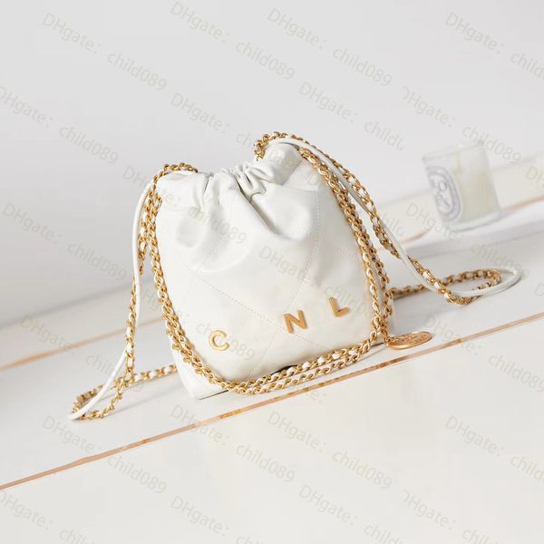 mini trash bag classic crossbody shopping bag multiple colors fashion custom version and normal version size 19*20*6 ing
mini trash bag classic crossbody shopping bag multiple colors fashion custom version and normal version size 19*20*6 ing