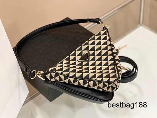 bags designer shoulder triangular flip dinner women luxurious square chain strap crobody handbags lady envelope quality
bags designer shoulder triangular flip dinner women luxurious square chain strap crobody handbags lady envelope quality