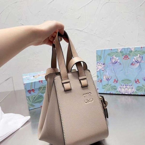 high-end hammocks bags designer shoulder tote bag lowe brand women's small handbag new armpit high capacity crossbody bucket bag
high-end hammocks bags designer shoulder tote bag lowe brand women's small handbag new armpit high capacity crossbody bucket bag