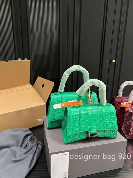 designer bag high-grade leather shoulder handbag women's new autumn and winter hourglass bag all crossbody bag square bag fashion cross
designer bag high-grade leather shoulder handbag women's new autumn and winter hourglass bag all crossbody bag square bag fashion cross