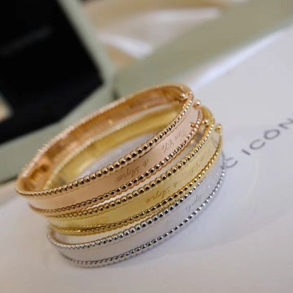 High quality European and American designer silver 925 women's signature bracelet vacuum plated 18K non fading bead edge bracelet for women's boutique luxury gifts
High quality European and American designer silver 925 women's signature bracelet vacuum plated 18K non fading bead edge bracelet for women's boutique luxury gifts