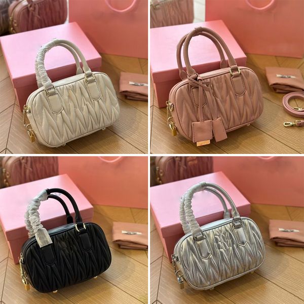 women vintage scrub that retains its playful bowlingbag2023 new styles fashion bag black pink silver white 20*14cm, Black;red
women vintage scrub that retains its playful bowlingbag2023 new styles fashion bag black pink silver white 20*14cm, Black;red
