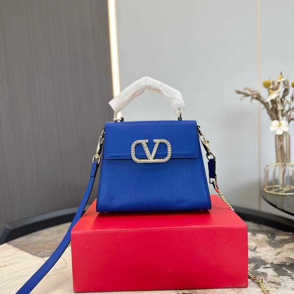 v designer bags for ladies va2023 water diamond handbag cover bag chain bag gift box packaging 22/17cm
v designer bags for ladies va2023 water diamond handbag cover bag chain bag gift box packaging 22/17cm