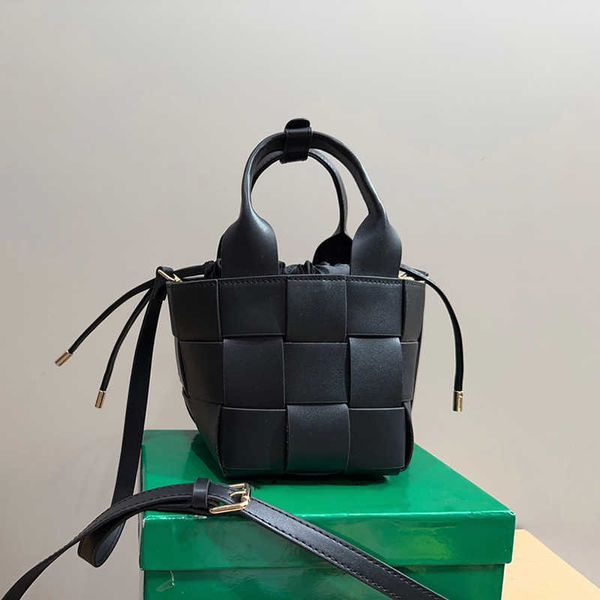 new tote bag basket bags women shopping designer bucket bags luxurys handbags leather shoulder purse lady cross body woven bag 230822
new tote bag basket bags women shopping designer bucket bags luxurys handbags leather shoulder purse lady cross body woven bag 230822