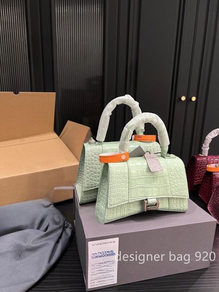 handbag shoulder bag fashion hourglass bright bread classic star same handbag multi-functional single shoulder retro lock bag crossbody chai
handbag shoulder bag fashion hourglass bright bread classic star same handbag multi-functional single shoulder retro lock bag crossbody chai