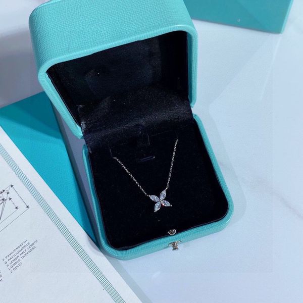 luxury pendant necklace victoria brand designer s925 sterling silver four leaf clover crystal charm choker wedding jewelry with box for wome
luxury pendant necklace victoria brand designer s925 sterling silver four leaf clover crystal charm choker wedding jewelry with box for wome