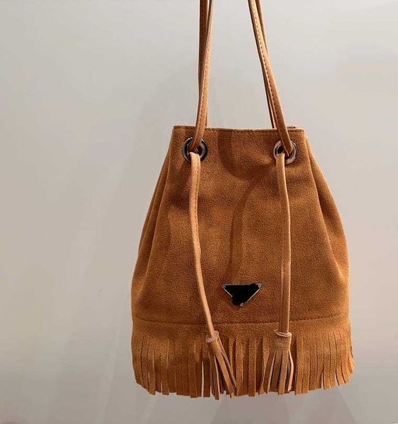 bucket shoulder slant tote women bags 2023 handbag wallet tumbled leather bucket tassel bag wallet designer-handbags 230822
bucket shoulder slant tote women bags 2023 handbag wallet tumbled leather bucket tassel bag wallet designer-handbags 230822