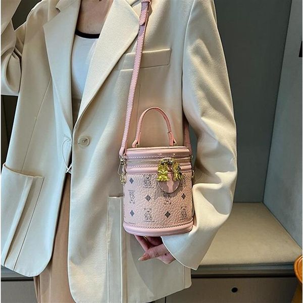 2023 new fashion printing drum bag handbag niche high-end one shoulder messenger bucket bag women's bags256a
2023 new fashion printing drum bag handbag niche high-end one shoulder messenger bucket bag women's bags256a