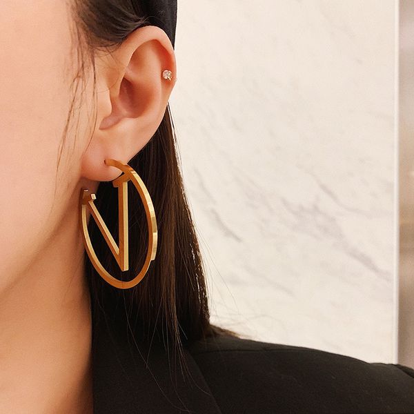 new luxury stainless steel letter v hoop earring huggie earring jewelry for women gift, Golden;silver
new luxury stainless steel letter v hoop earring huggie earring jewelry for women gift, Golden;silver